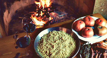 Gastronomía. Pide comida tradicional y te la llevan al alojamiento.